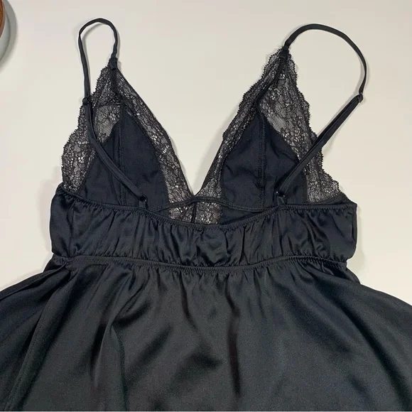 XS Victoria’s Secret black satin and lace camisole w side slits - Picture 10 of 11